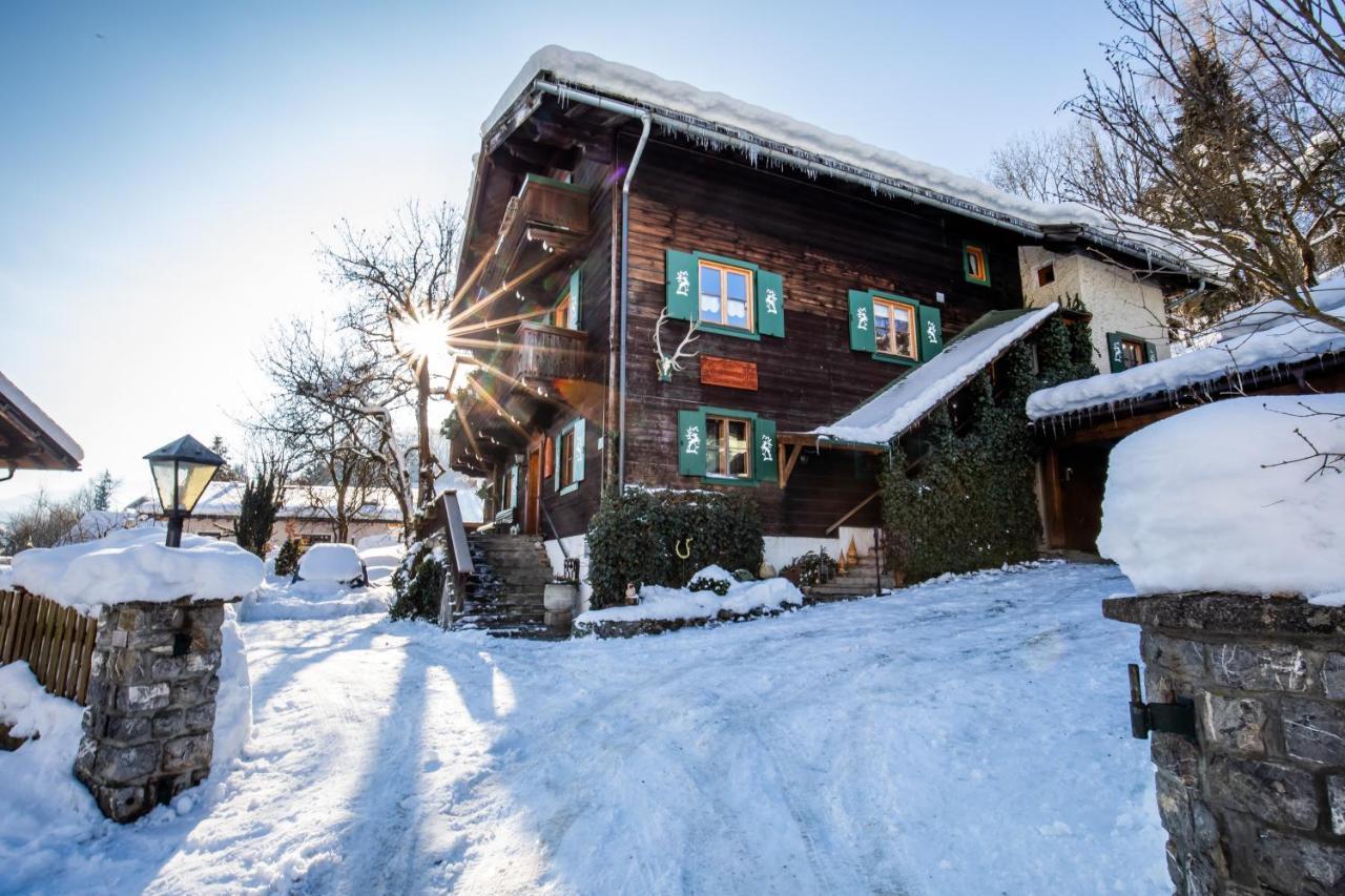 Haus Weidmannsheil - Wohnen Im Romantischen Forsthaus Werfen Exterior photo