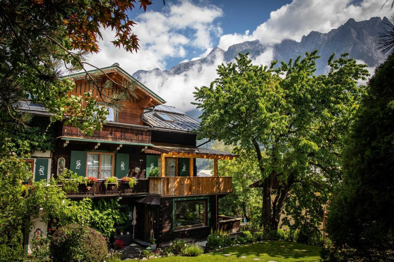 Haus Weidmannsheil - Wohnen Im Romantischen Forsthaus Werfen Exterior photo